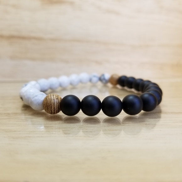 Howlite & Black Onyx Beaded Stretch Bracelet - Picture 4 of 7
